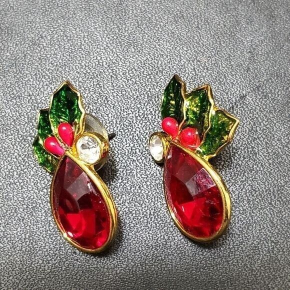 Avon holiday holly earrings - Picture 2 of 6